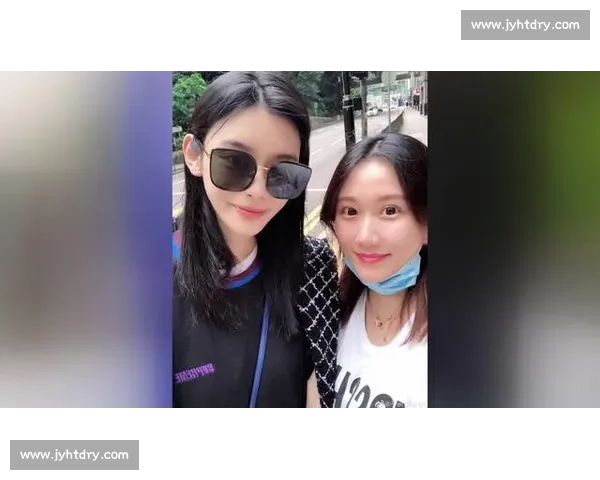 奚梦瑶与婆婆热舞互动超亲密，豪门婆媳关系典范引热议